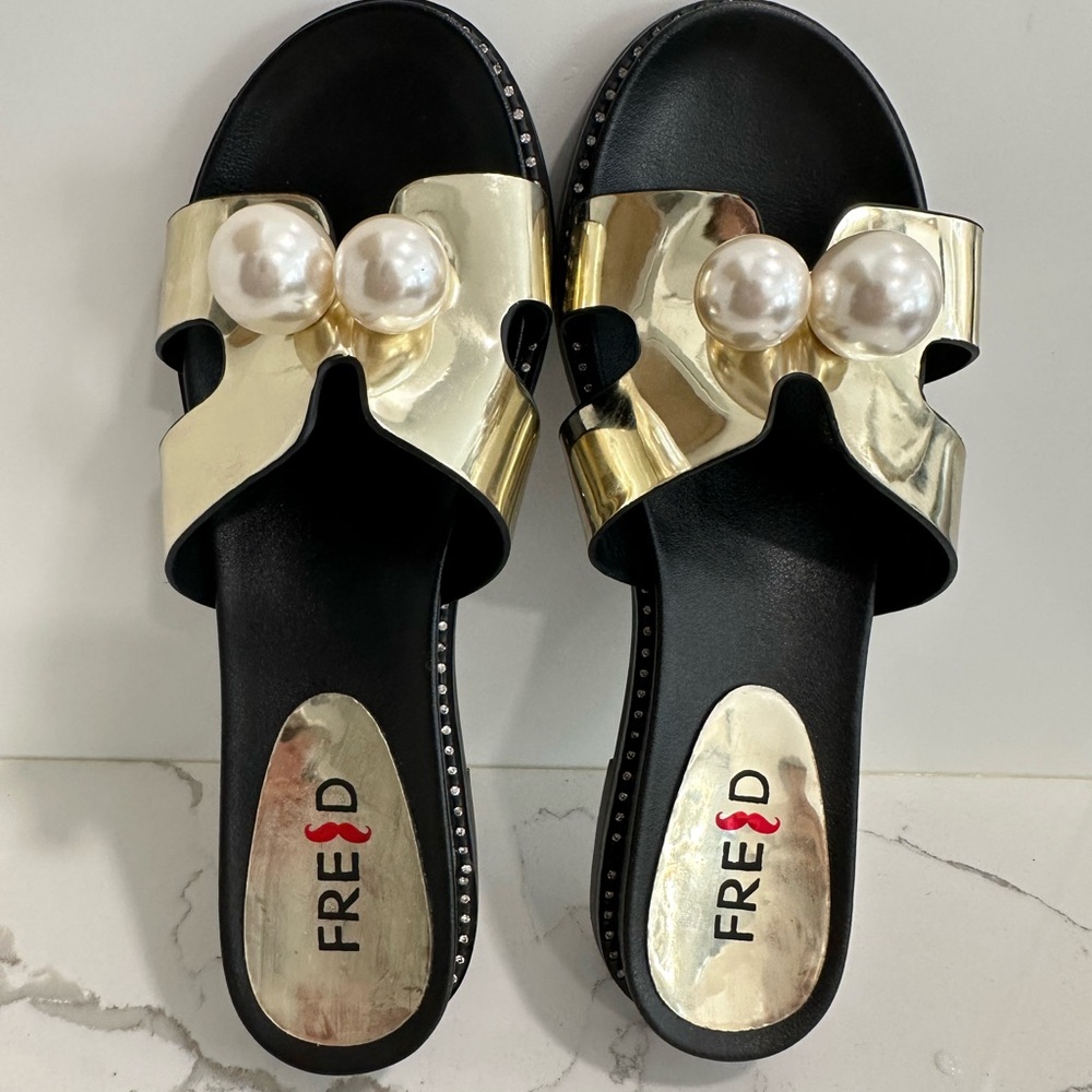 Women flop black/gold sandal